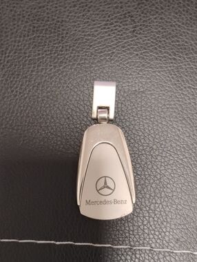 CHROME METAL MERCEDES BENZ KEYCHAIN NRMINT CONDITION